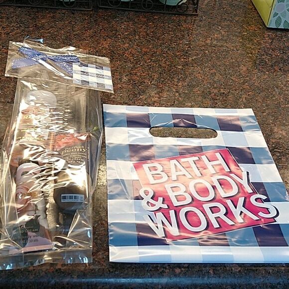 Bath and Body Works Gift Assortment - Picture 1 of 5